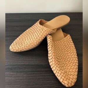 Universal Thread Woven Tan Slide Mules